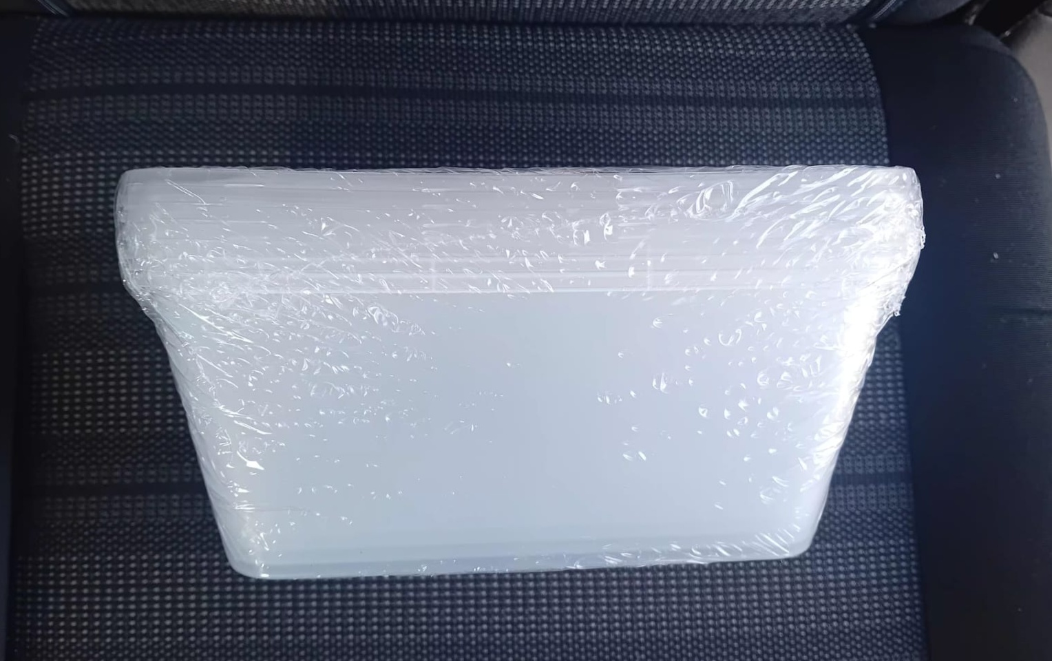  Plastic container with lid